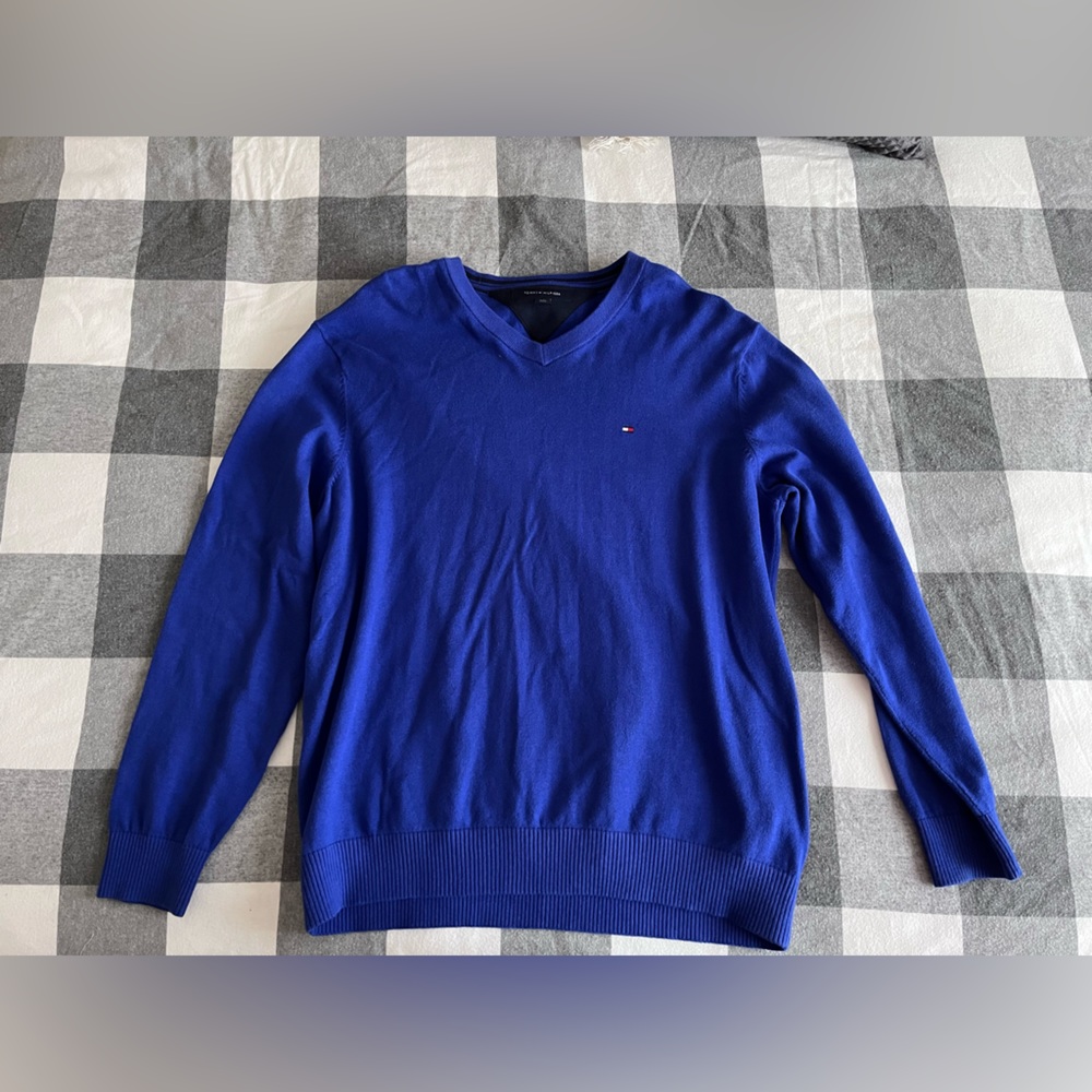 TOMMY HILFIGER BLUE V NECK SWEATER